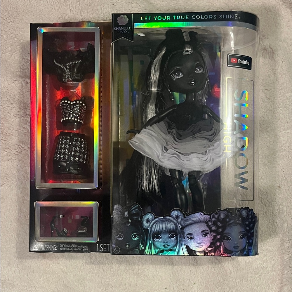 Doll  shadow high with Black and White Outfit